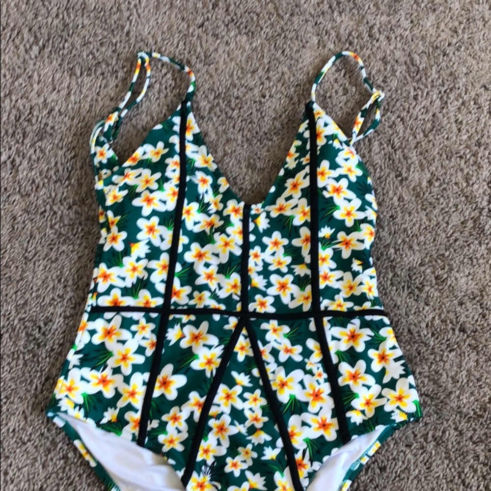 New/never worn cup she swimsuit